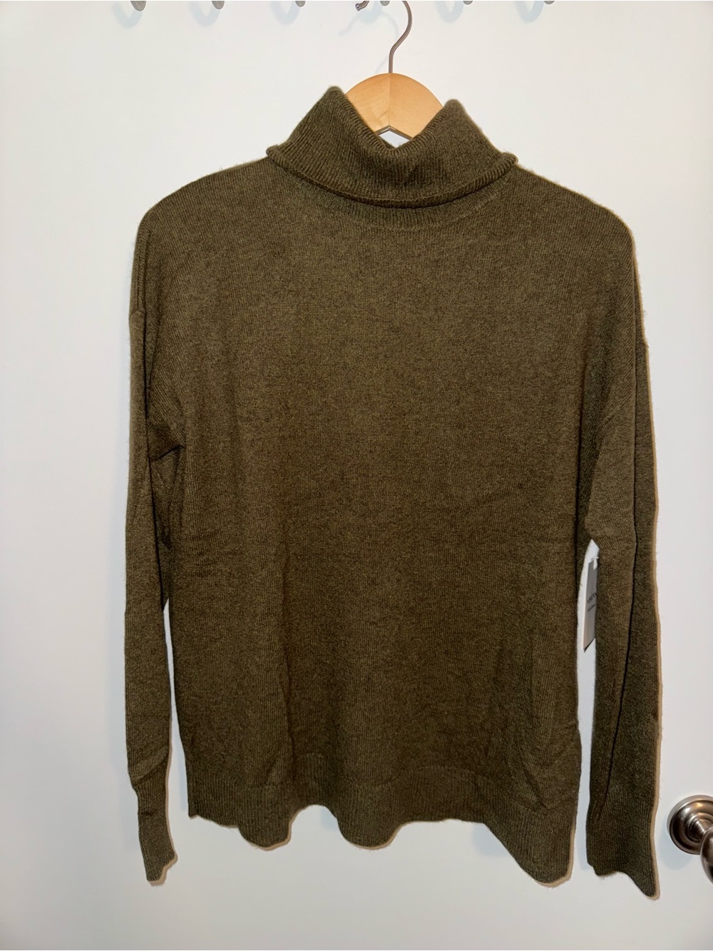 Women’s Cashmere Olive Green Turtleneck Sweater